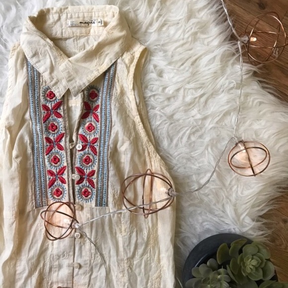 Sleeveless Tunic With Detailing - Picture 2 of 4